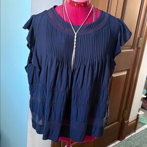 Gap  Top  navy cotton/cut out work / micro pleating  cap sleeve  scoop neck NWOT